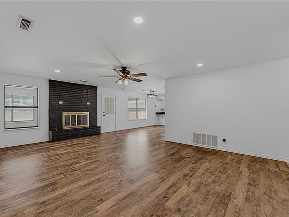 4th image of 2709 Hyatt Ave