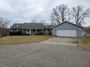 61713 Crescent Cir, Sturgis, MI