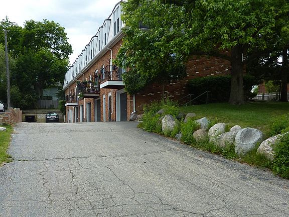 2nd image of 617 N Old Woodward Ave APT 7