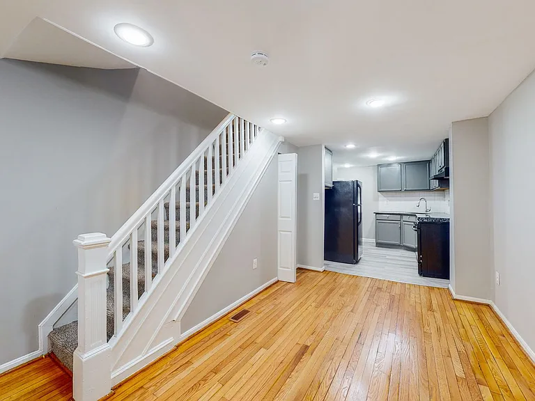 1142 Sargeant St — Photo 7