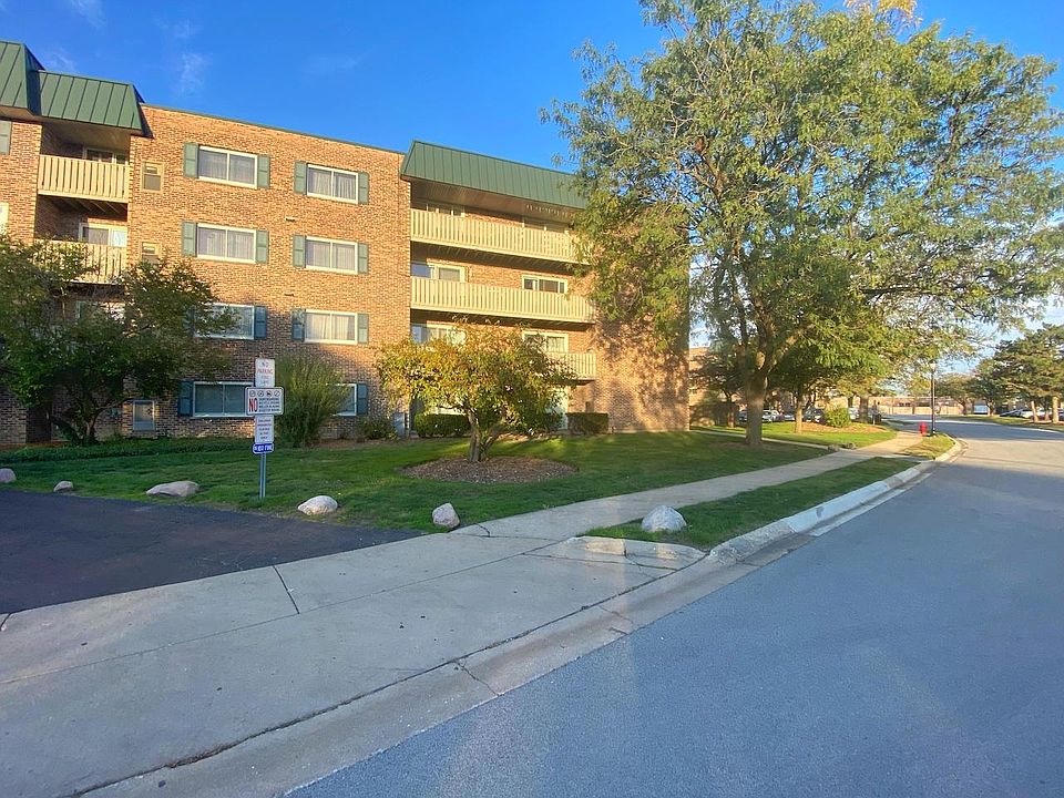 1st image of 675 Grove Dr APT 210