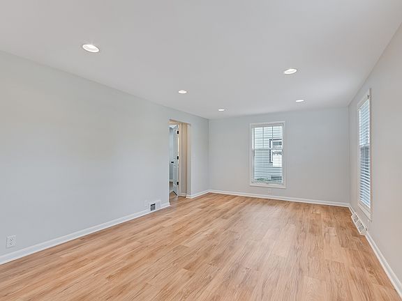 3rd image of 1613 Jones St