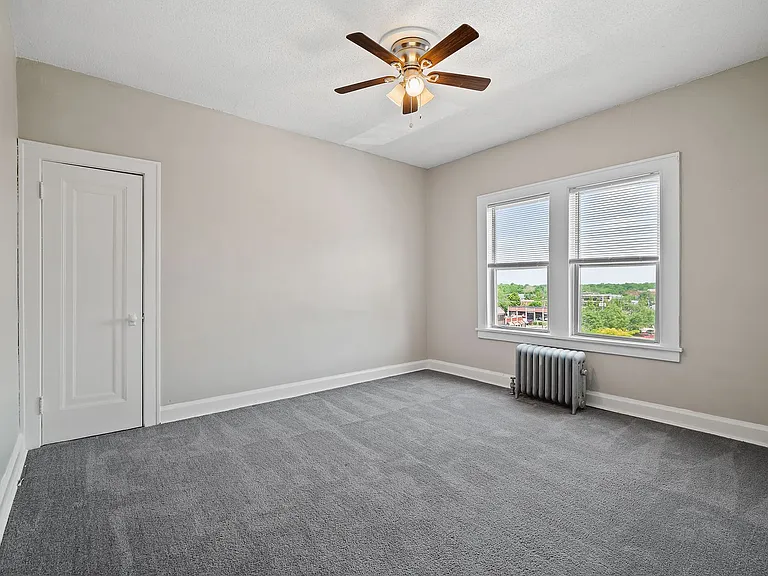 Maycourt Apartments — Photo 28