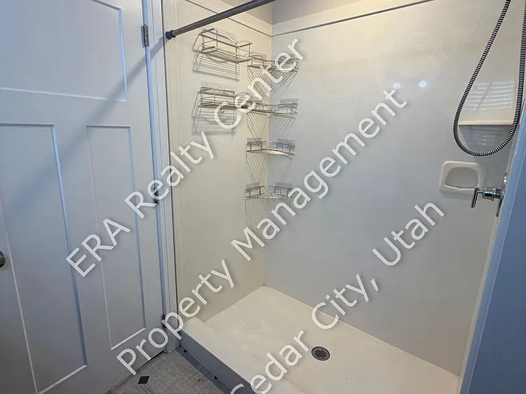 2854 W Meadow St — Photo 13