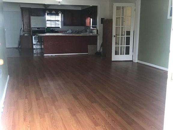 3rd image of 2913 General Pershing Dr