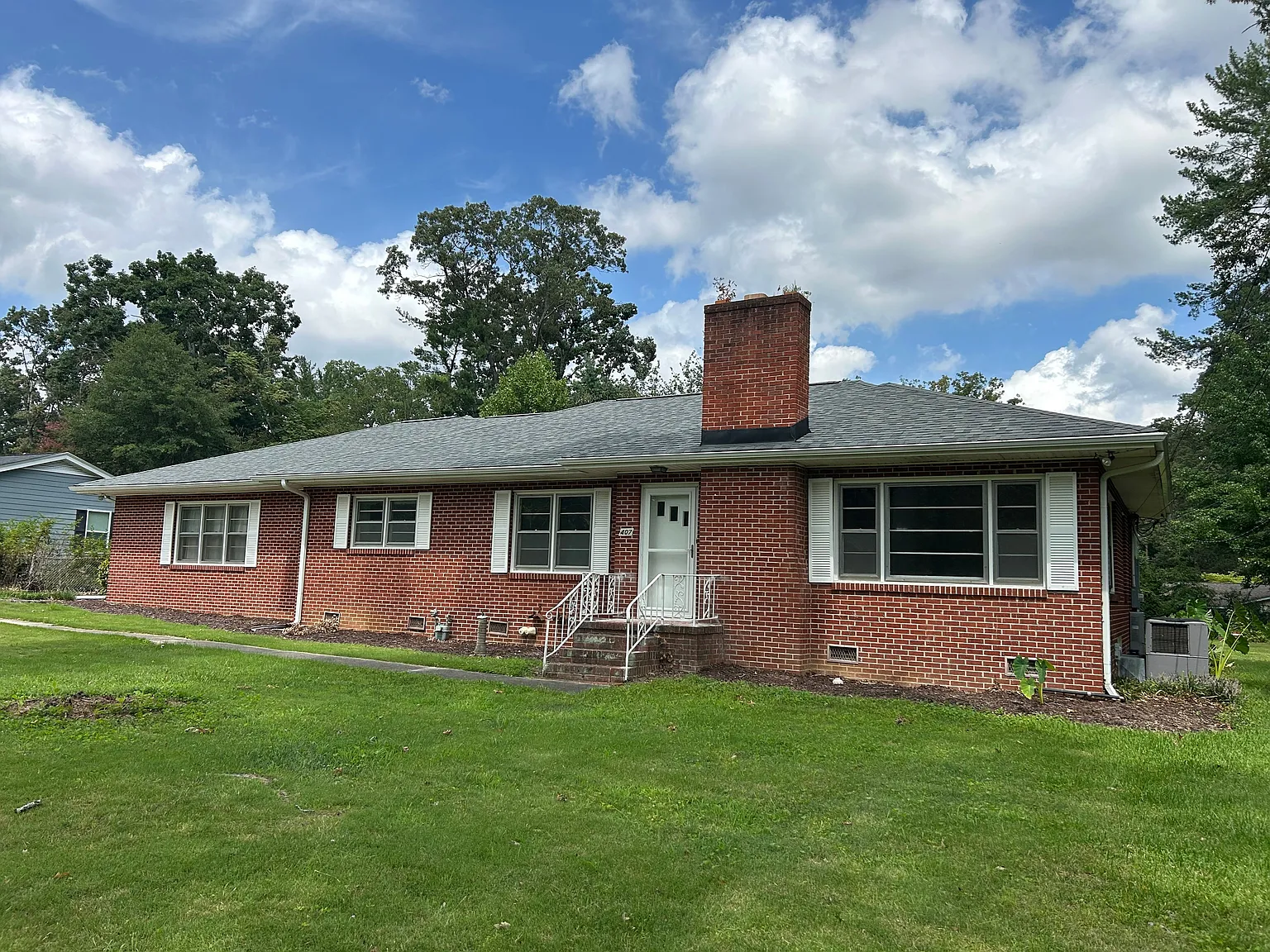 2 bed, 1.5 bath, 1497 sqft, $2,200 — Photo 2