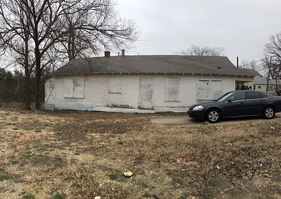 2nd image of 1023 E Magnolia Ave