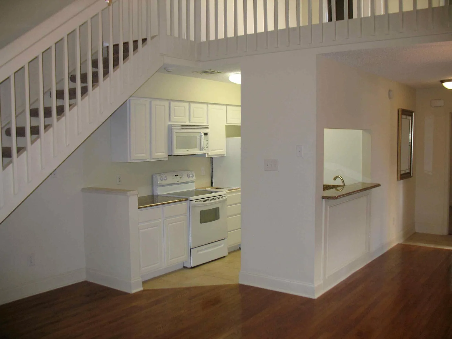 2 bed, 1018 sqft, $1,895 — Photo 2