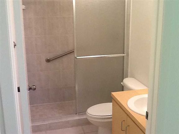 5th image of 449 Lakeview Dr APT 2