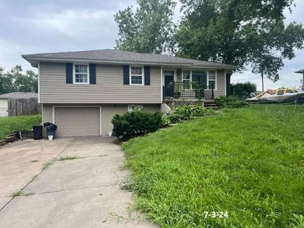 223 Kennedy Dr, Gower, MO 64454