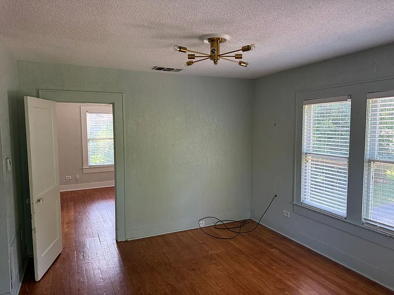 606 W Dobbs St — Photo 6
