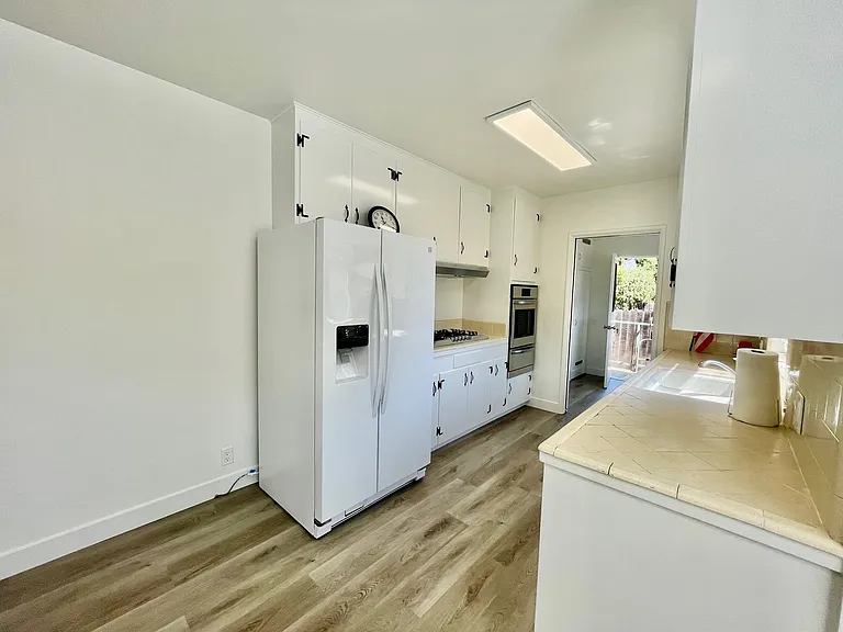 1106 Chino St — Photo 5