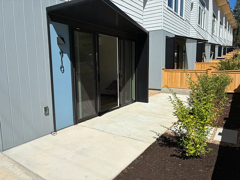 910 NE Norton Ave #1 — Photo 3