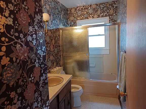 5th image of 7259 N Vernon St