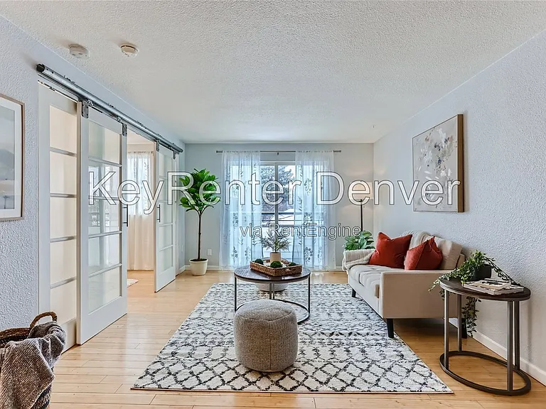 1032 N Clarkson St #307 — Photo 3