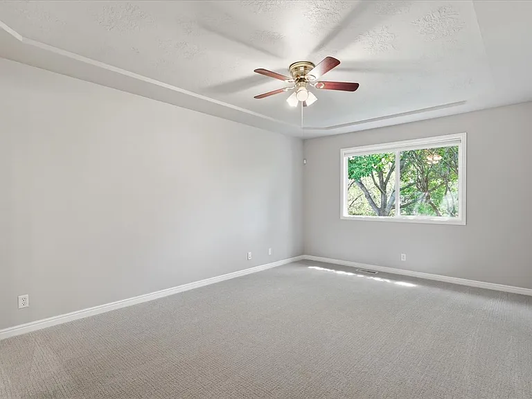 782 S Hydra Ave — Photo 30