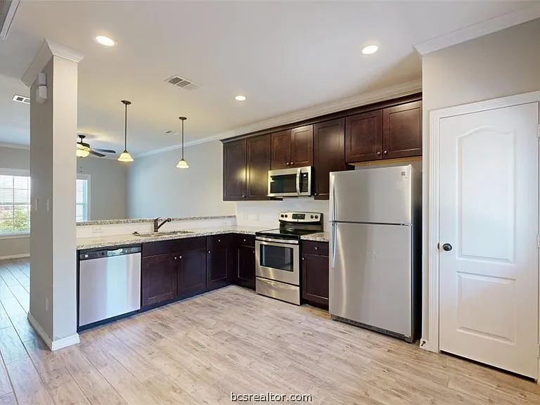 301 Sw Pkwy #341 — Photo 8