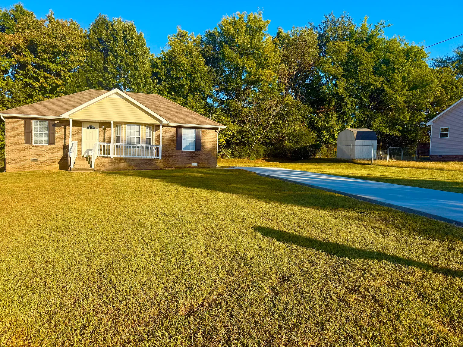 272 Moncrest Drive — Photo 3
