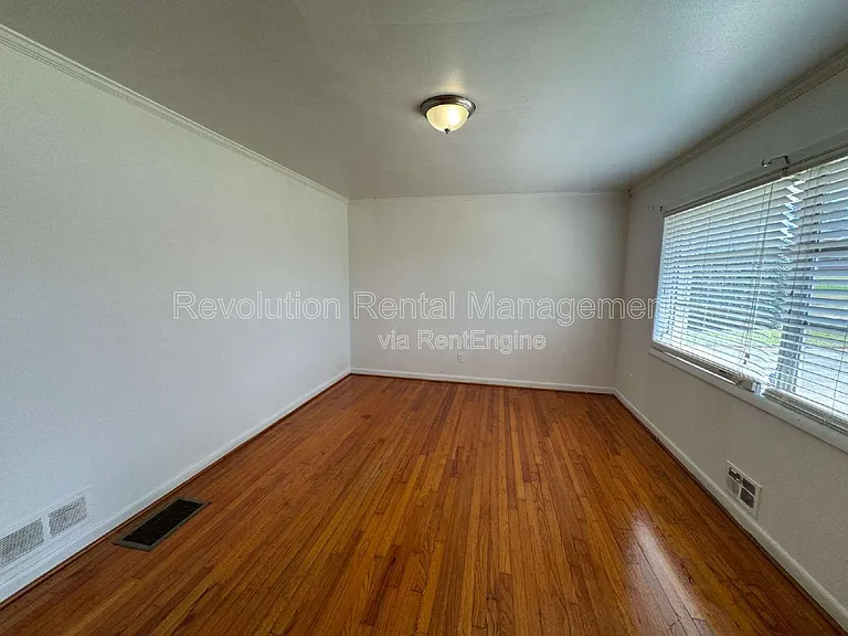 4010 Emerald Lake Dr — Photo 4