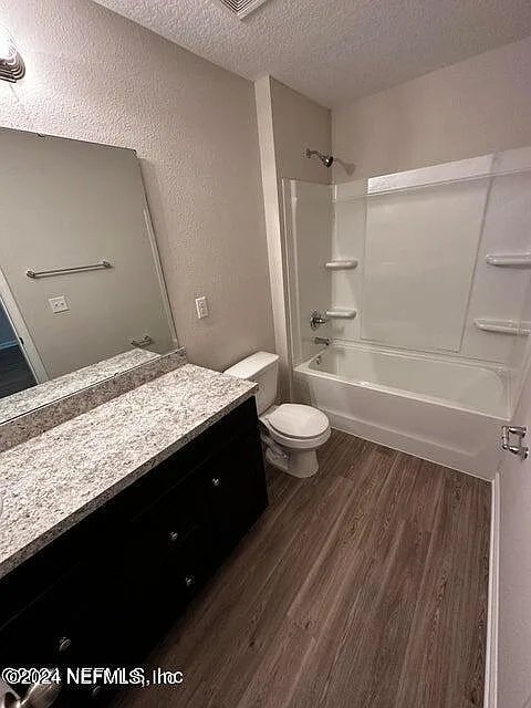 4 bed, 2.5 bath, 1574 sqft, $1,850 — Photo 2