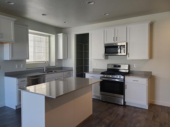 5th image of 4049 W Penstemon Way