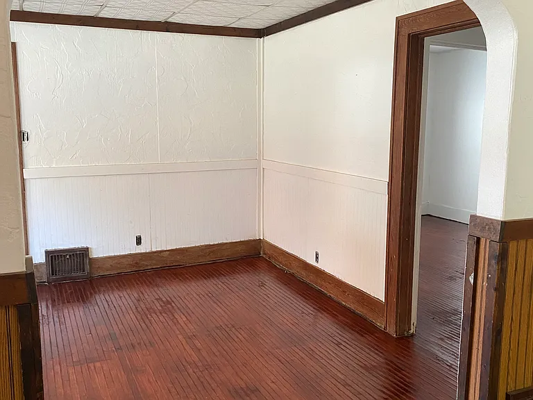 2300 Yale Blvd — Photo 9