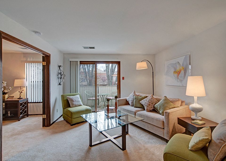 Sunset Ridge Family Room with Seating and Window