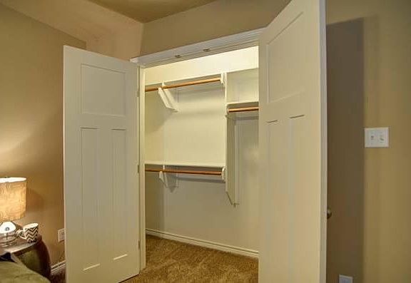 5th image of 3122 Claremont Dr