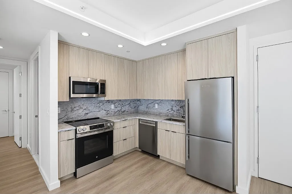 100 Sullivan Pl — Photo 4