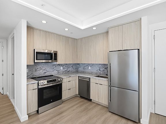 4th image of 100 Sullivan Pl #404