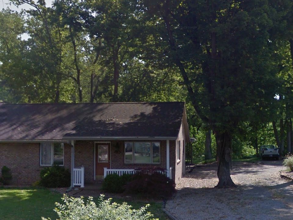 1st image of 205 Yorkshire Dr