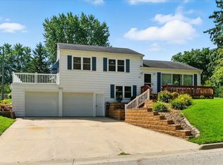 211 Auburn St, Waterloo, IA 50701