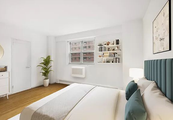 5th image of 175 Willoughby St APT 11H