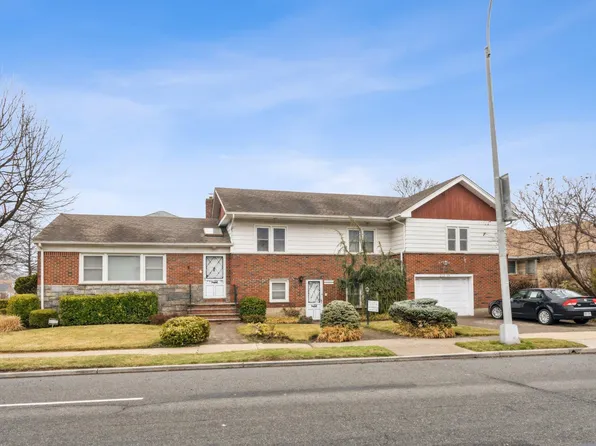 213-05 Union Turnpike, Hollis Hills, NY 11364