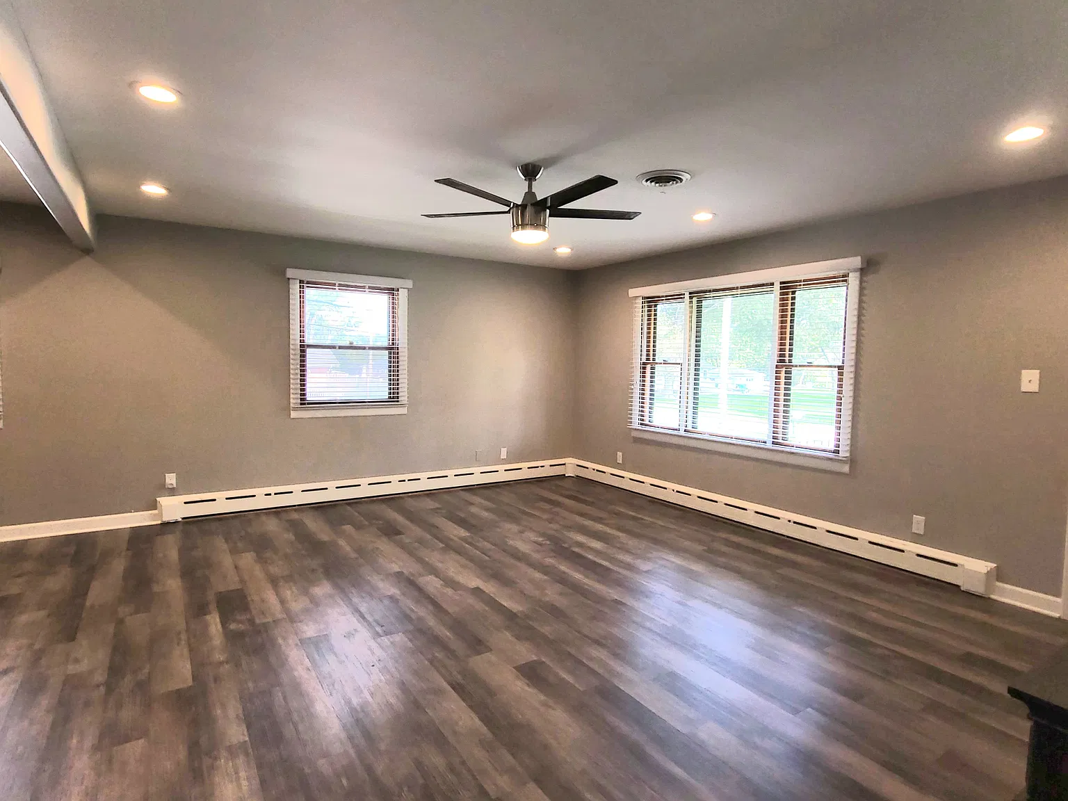 3 bed, 2576 sqft, $3,000 — Photo 2