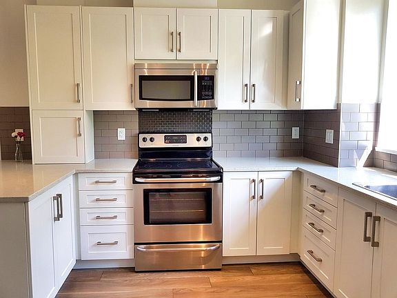 4th image of 19477 72a Ave #61