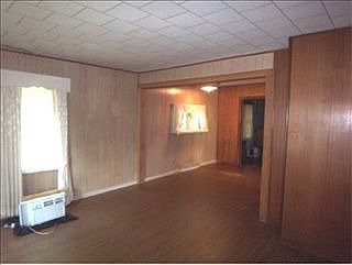4th image of 1031 Evans St