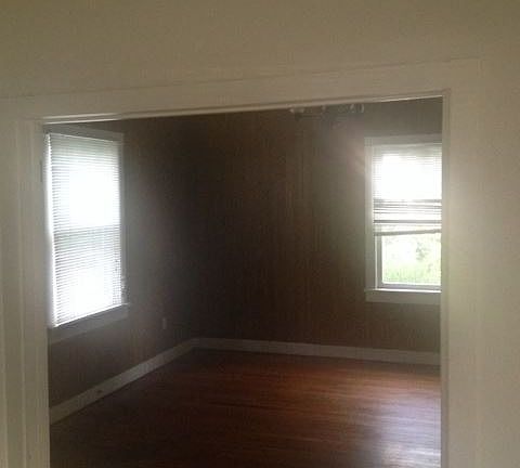 4th image of 1219 Wallace St