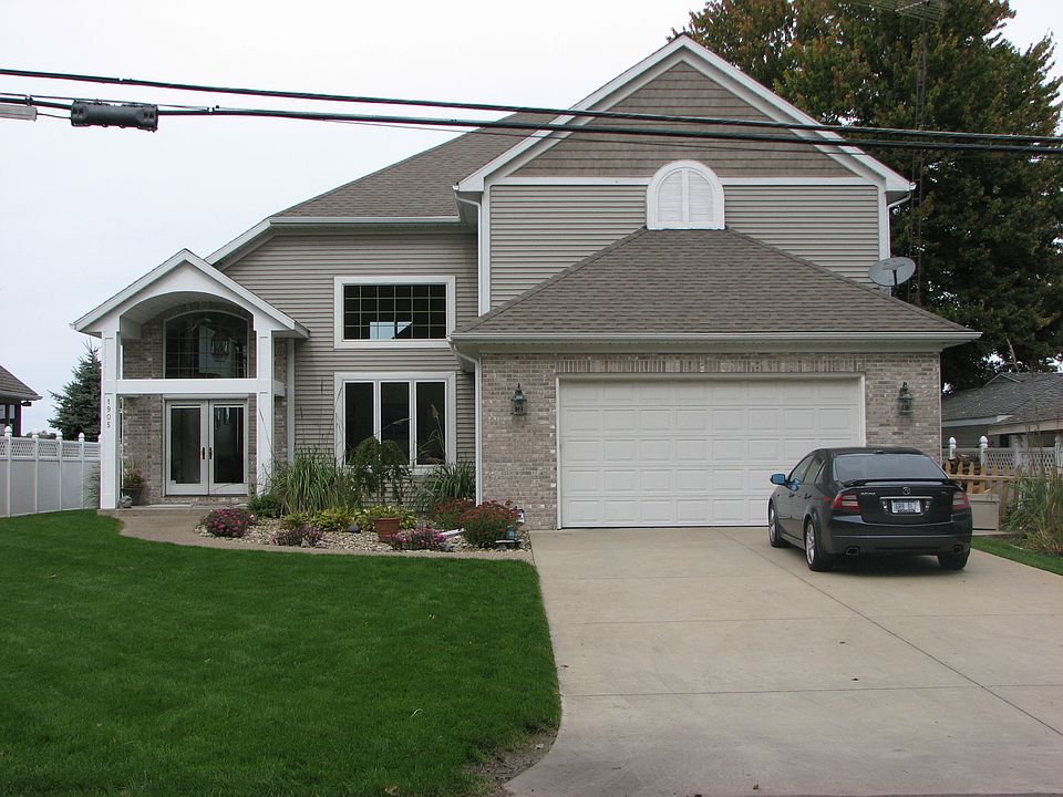 1st image of 1905 Lakeview Dr