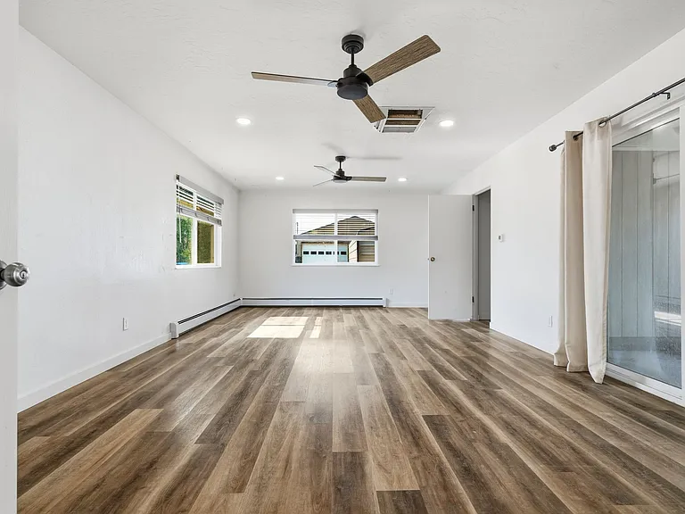 2045 Gunnison Ave — Photo 11