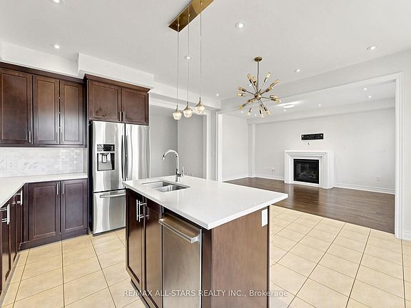 3rd image of 29 Mondial Cres