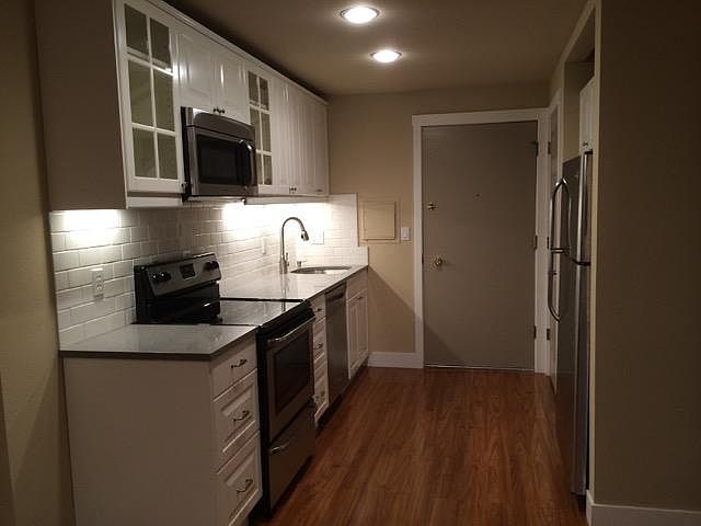 Full Kitchen with stainless appliances