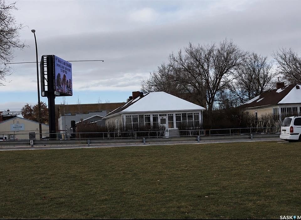 1st image of 52 2nd AVENUE NE