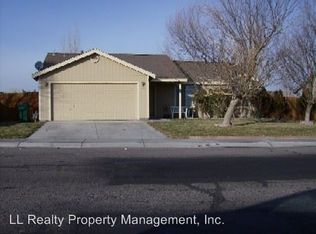 700 Shadow Ln, Fernley, NV 89408