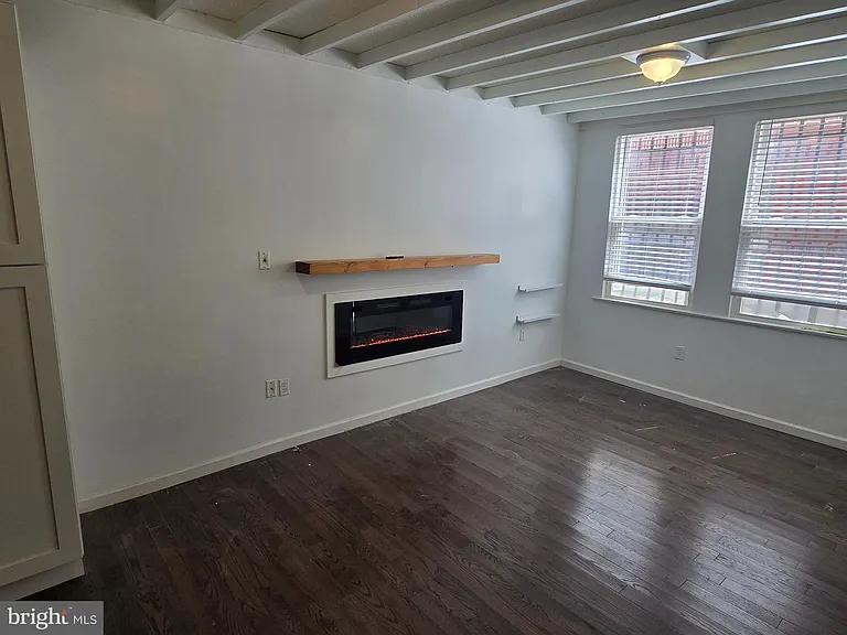712 S Randolph St — Photo 2