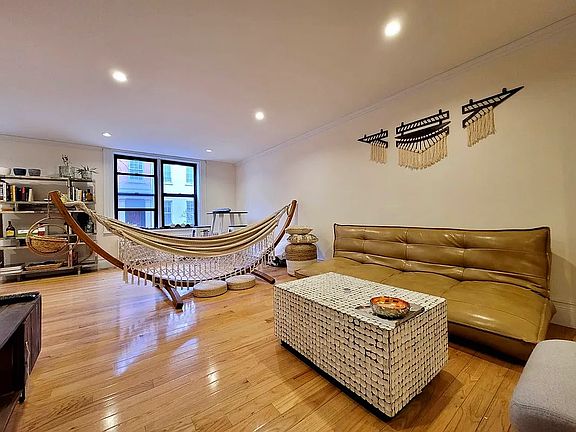 3rd image of 100 Bank St #1B