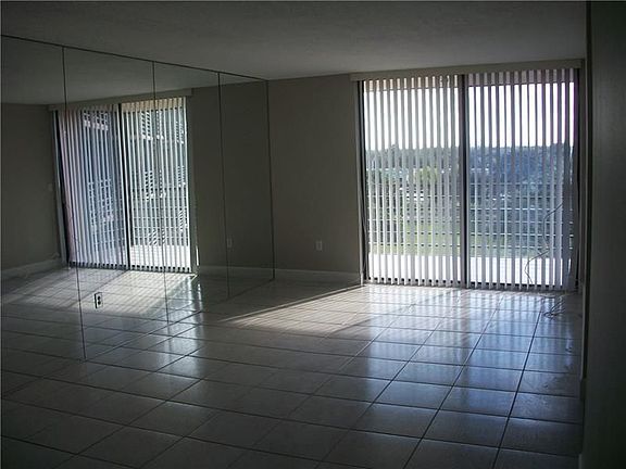 5th image of 1300 Saint Charles Pl APT 622