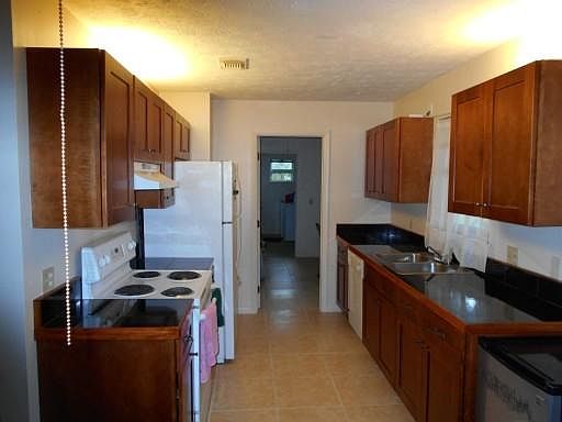 3rd image of 2720 SE Export Avenue