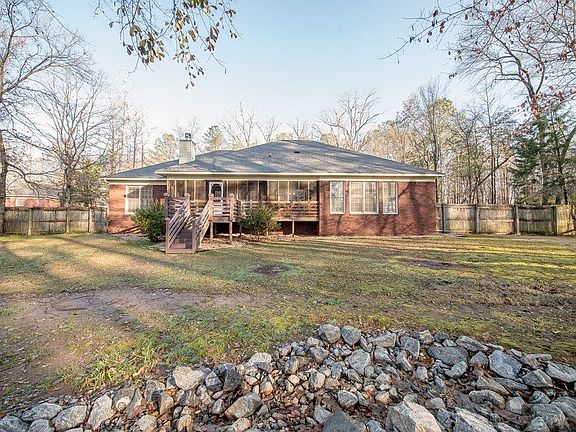 4th image of 305 Willett Dr
