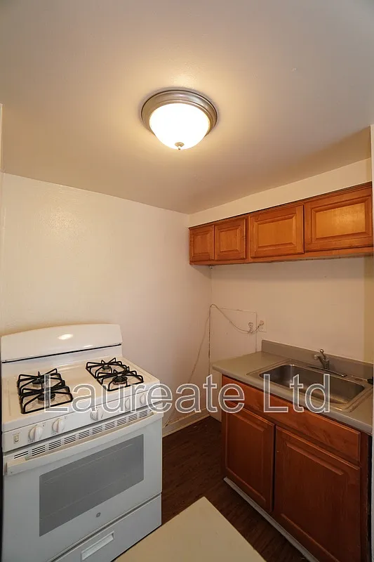Studio, 1.0 bath, 500 sqft, $695 — Photo 3